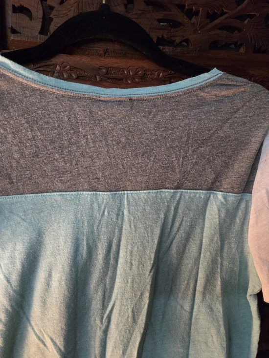 PINK Victoria's Secret Colorblock V-Neck Tee in Light Blue, Gray & White - Picture 8 of 8